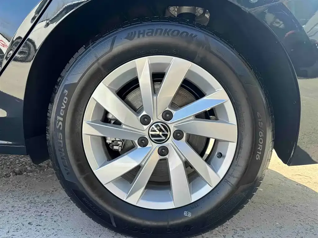 Volkswagen Passat New Energy — фото 6