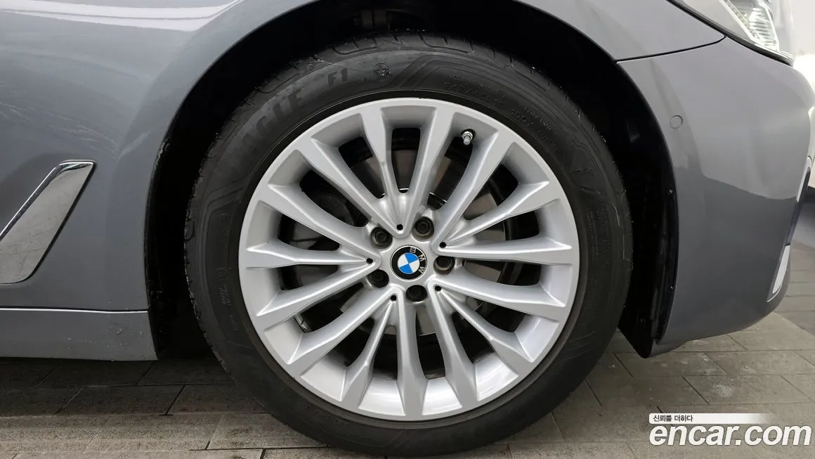 BMW 5-Series 2023 из KR, фото 3