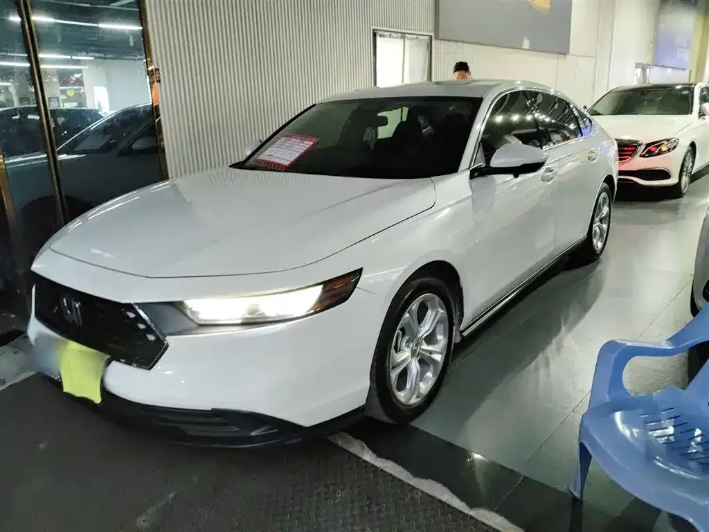 Honda Accord — фото 1