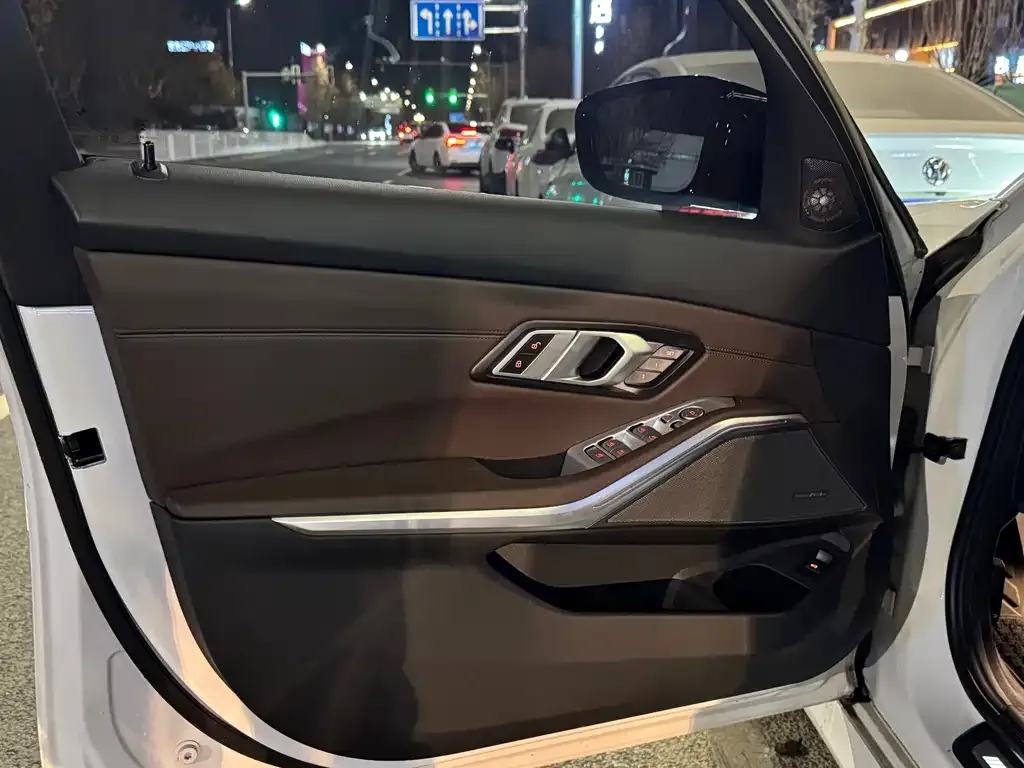 BMW 3 Series 2024 из CN, фото 4
