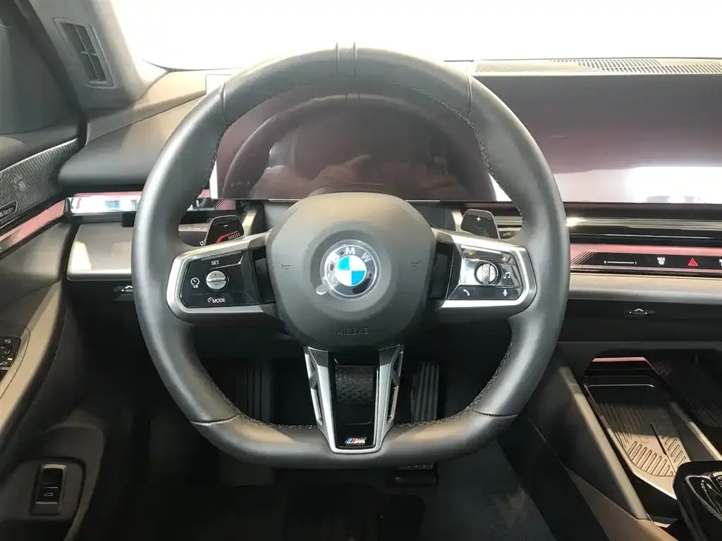BMW 5 Series 2025 из CN, фото 7