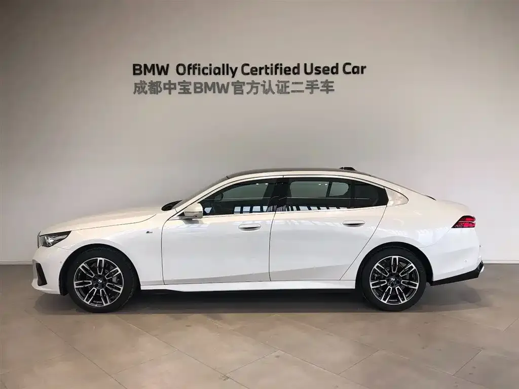 BMW 5 Series 2025 из CN, фото 4