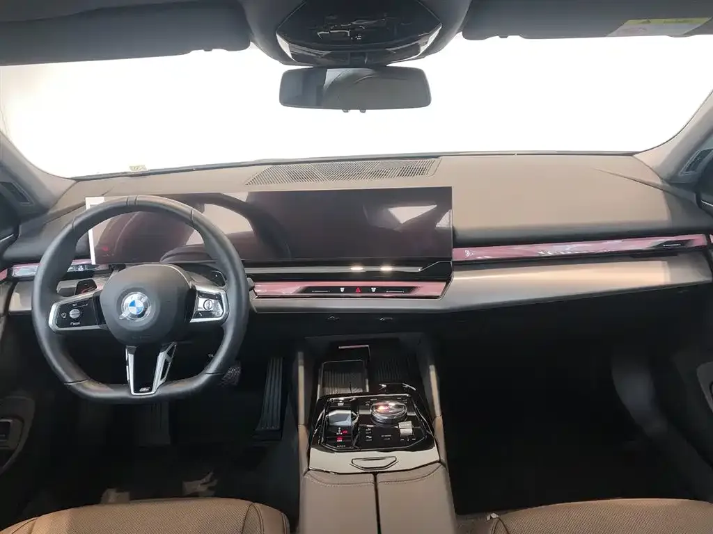 BMW 5 Series 2025 из CN, фото 10