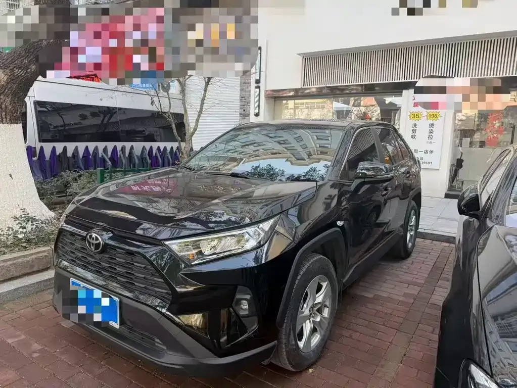 Toyota RAV4 2023 из CN, фото 1