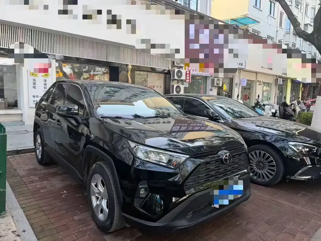 Toyota RAV4 2023 из CN, фото 4