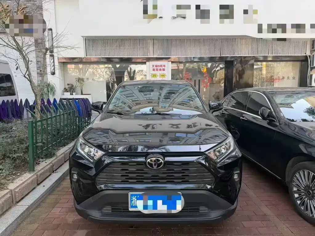 Toyota RAV4 2023 из CN, фото 5