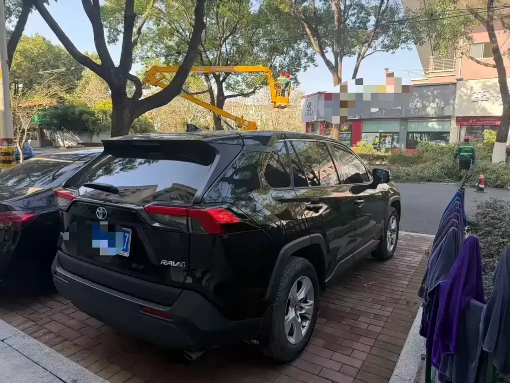 Toyota RAV4 2023 из CN, фото 7