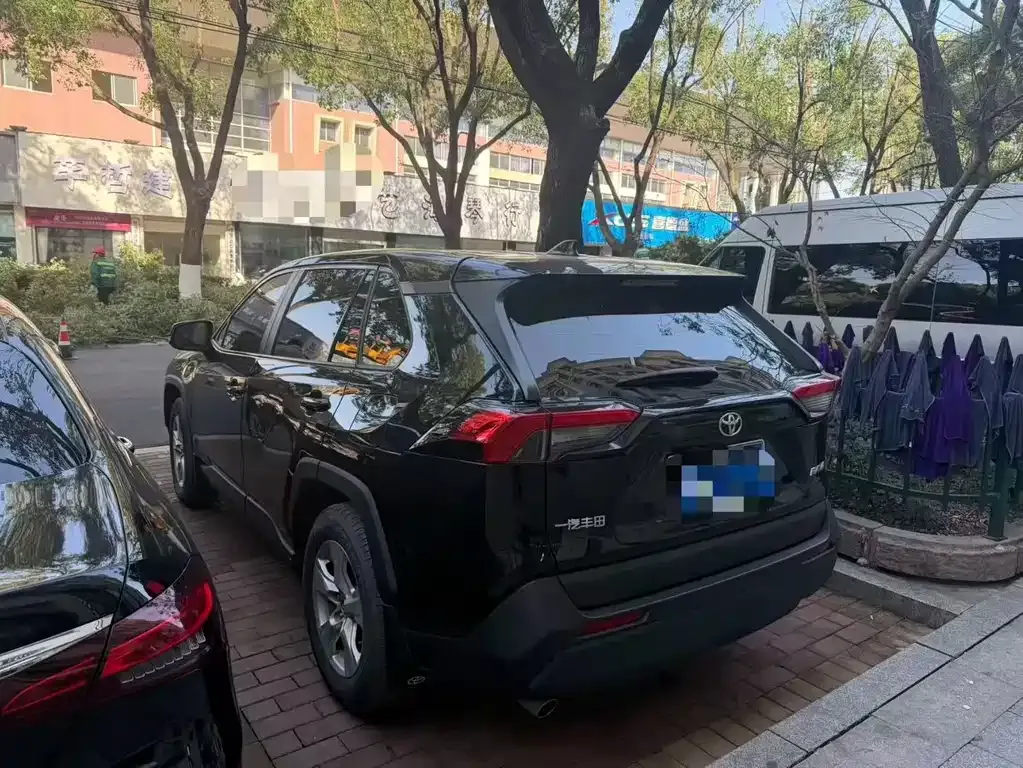 Toyota RAV4 2023 из CN, фото 8