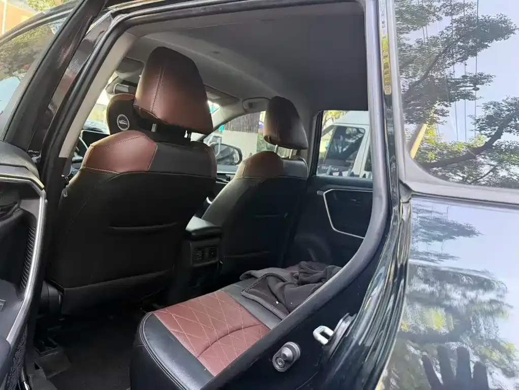 Toyota RAV4 2023 из CN, фото 9