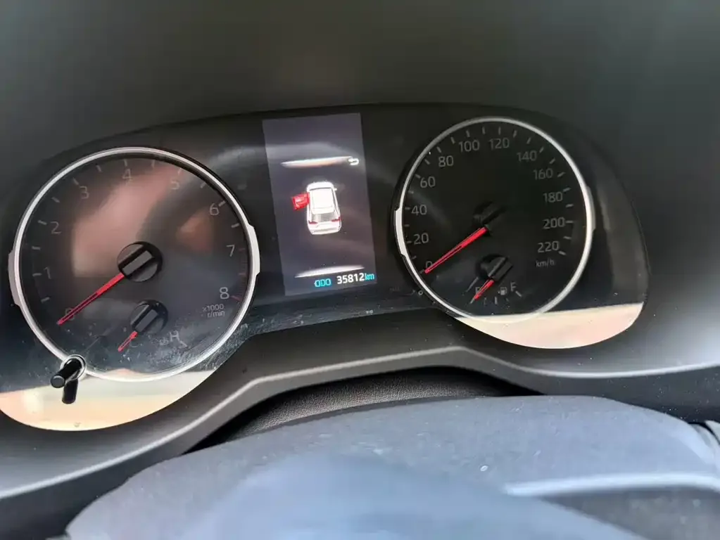 Toyota RAV4 2023 из CN, фото 2