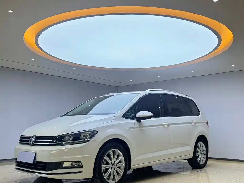 Volkswagen Touran 2021 из CN, фото 1