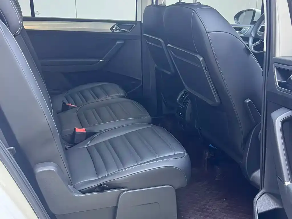 Volkswagen Touran 2021 из CN, фото 8