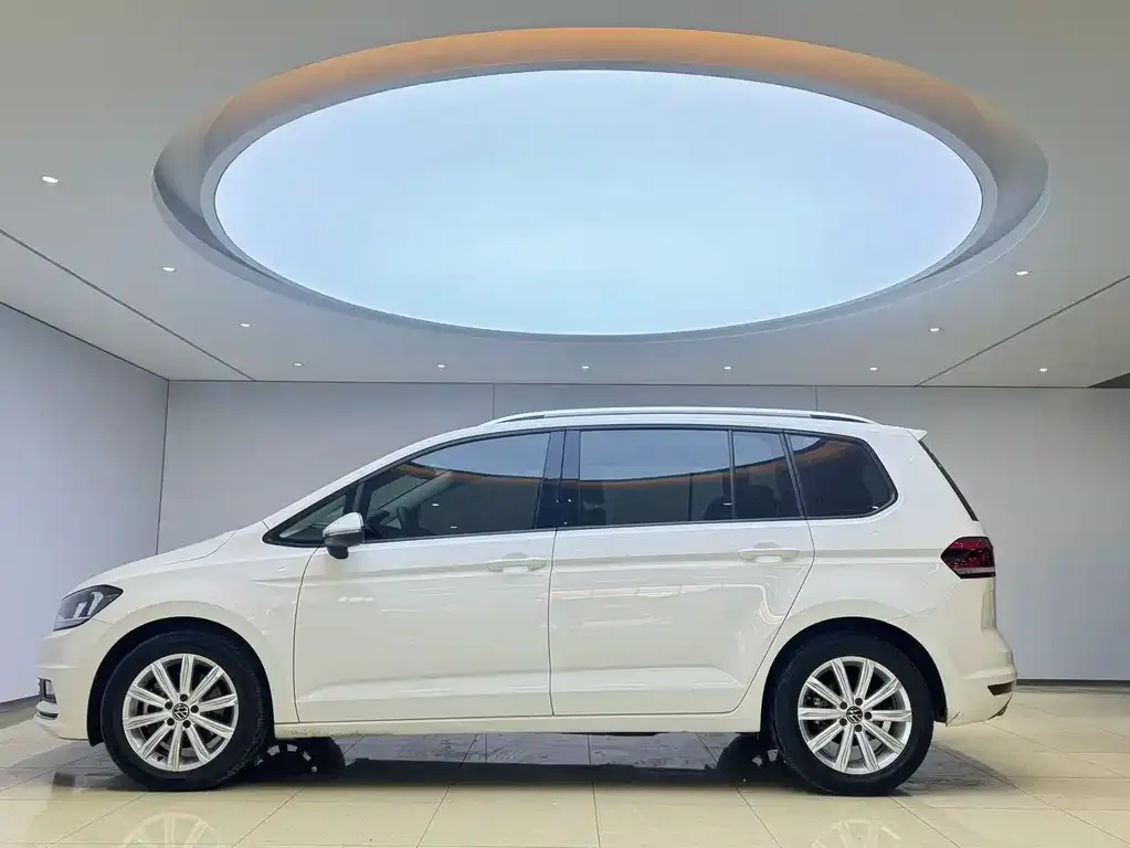 Volkswagen Touran 2021 из CN, фото 7