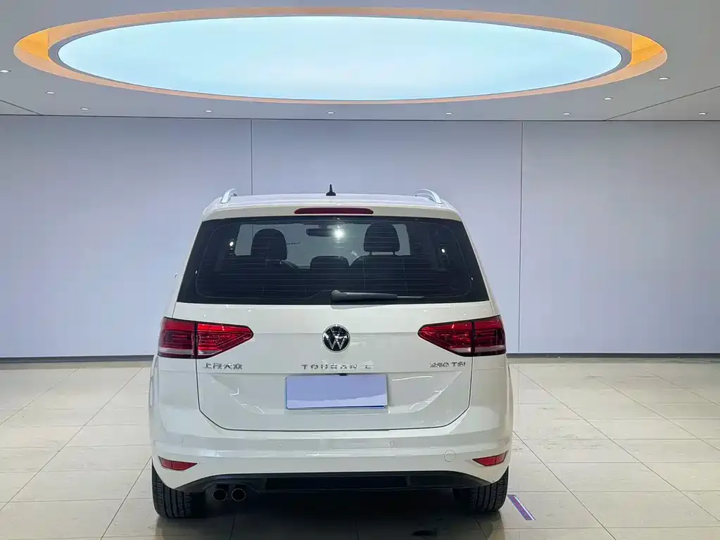 Volkswagen Touran 2021 из CN, фото 2