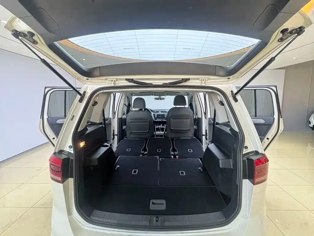 Volkswagen Touran 2021 из CN, фото 9