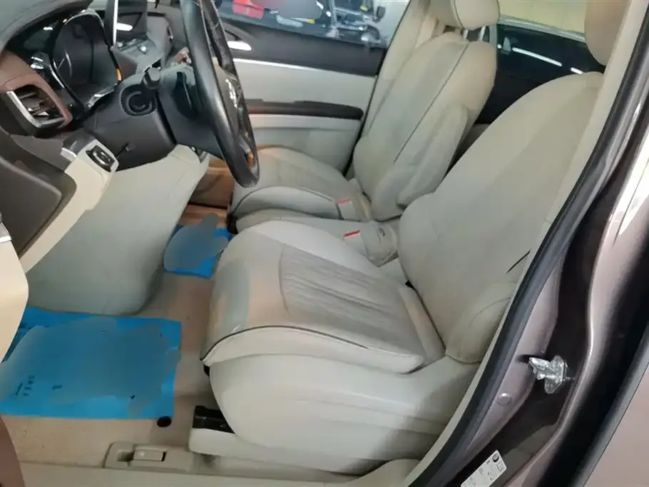 Buick GL8 2021 из CN, фото 2