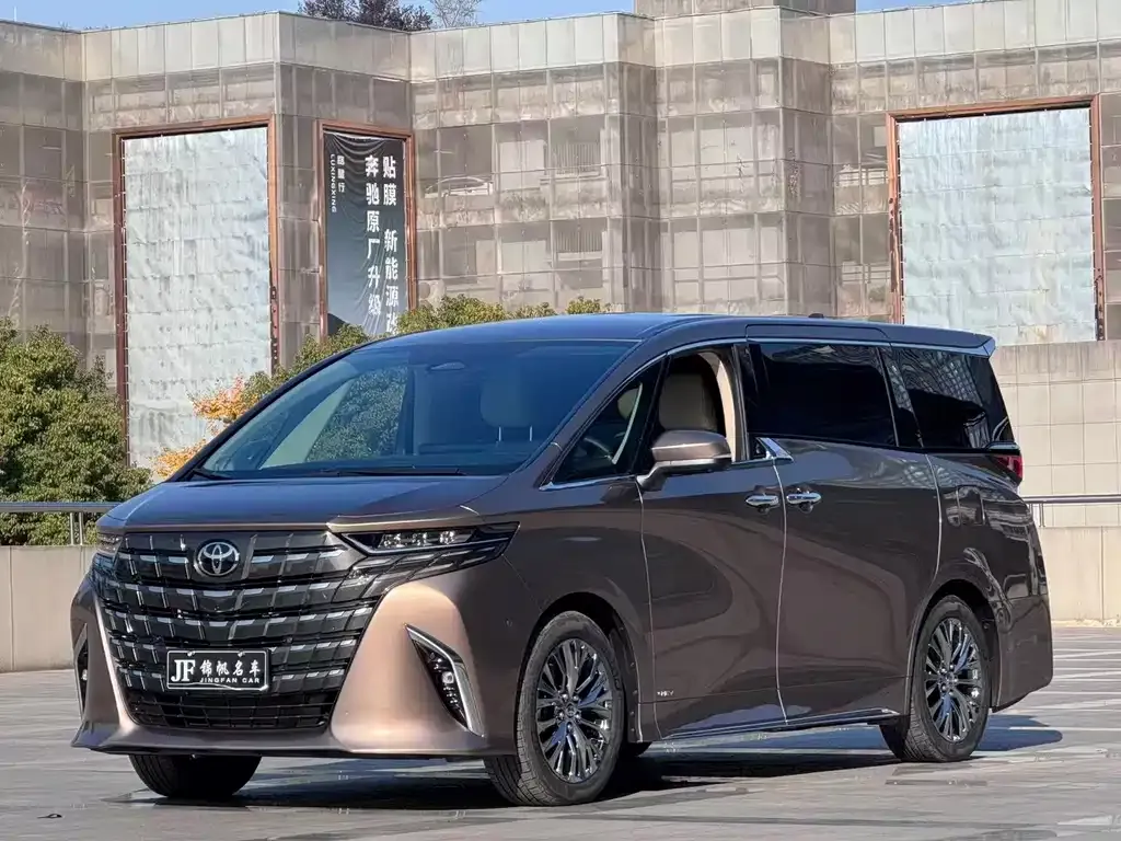 Toyota Alphard — фото 4