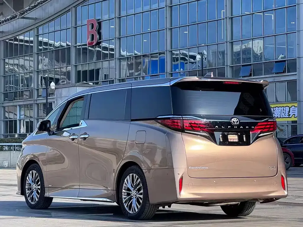 Toyota Alphard — фото 8