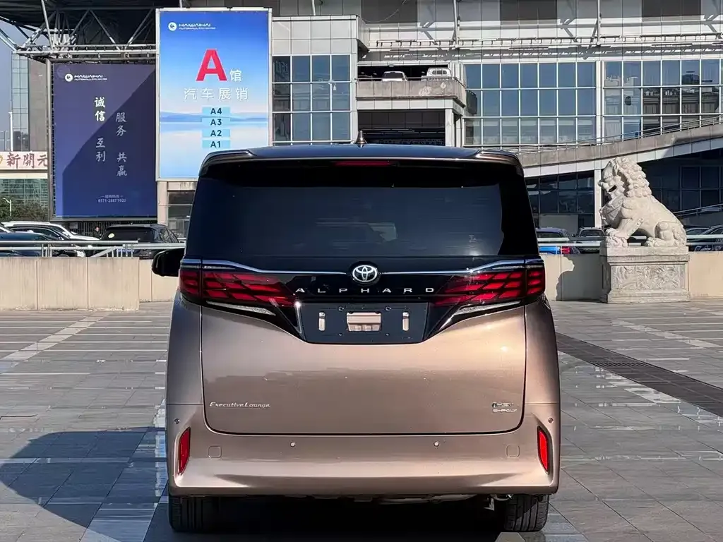 Toyota Alphard — фото 5