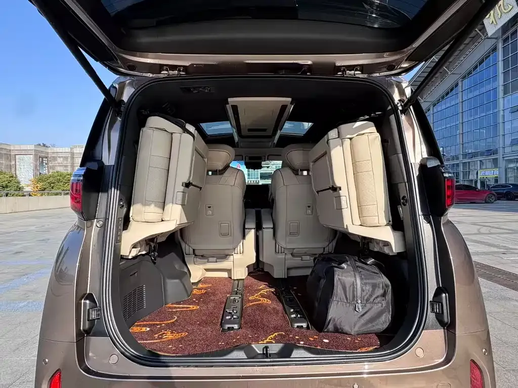 Toyota Alphard — фото 6