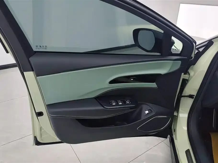 Hongqi EH7 2024 из CN, фото 4
