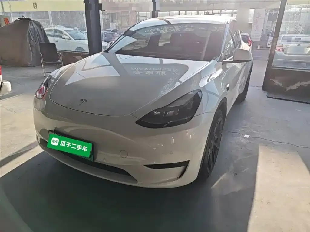 Tesla Model Y — фото 1