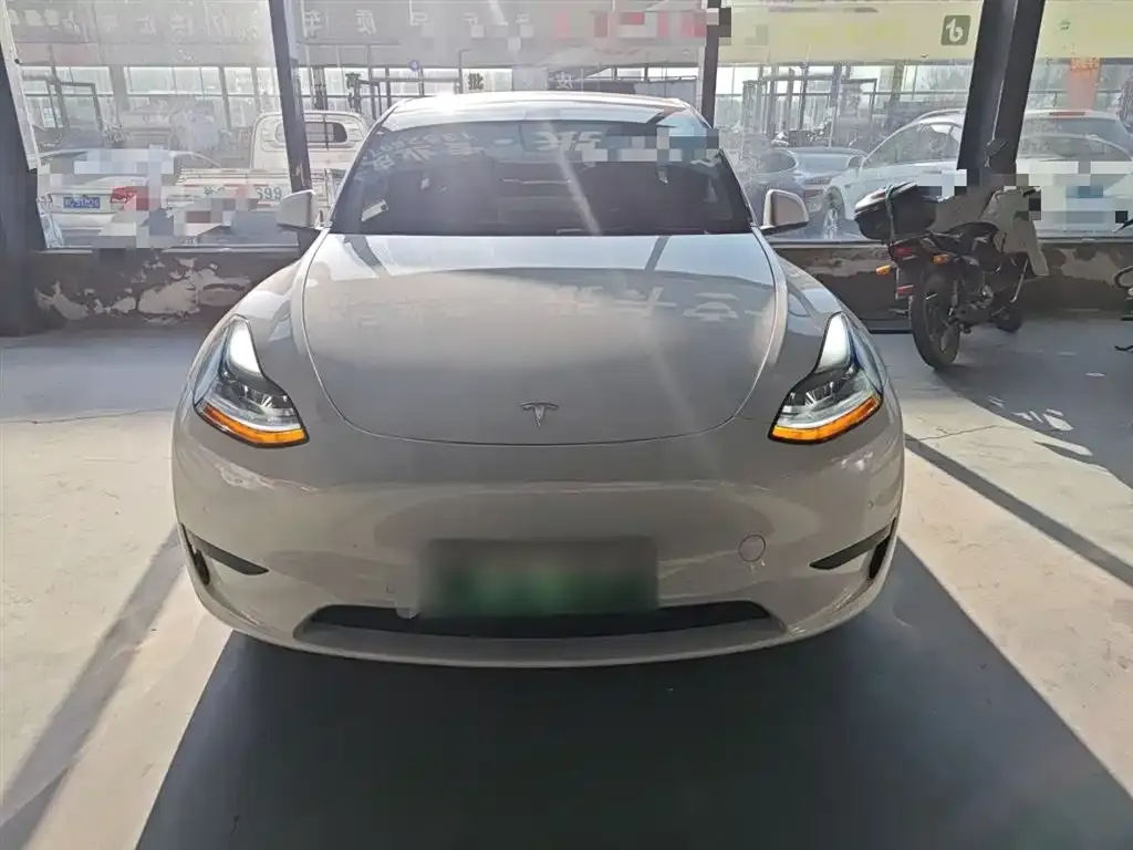 Tesla Model Y — фото 3