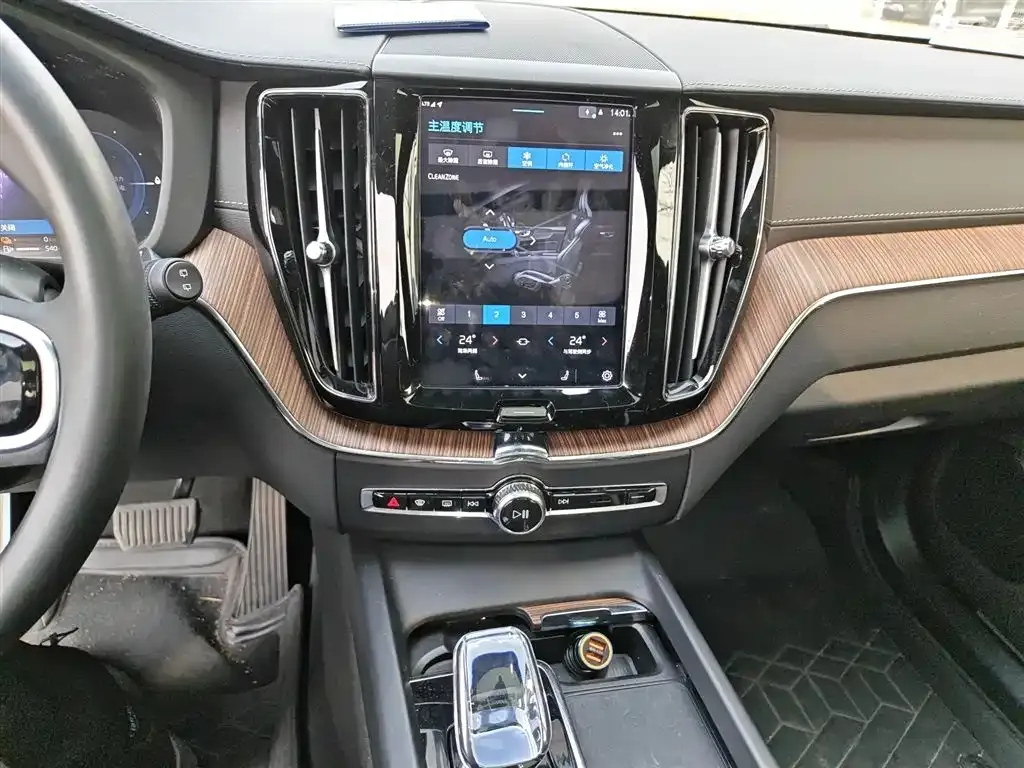 Volvo XC60 PHEV 2024 из CN, фото 9