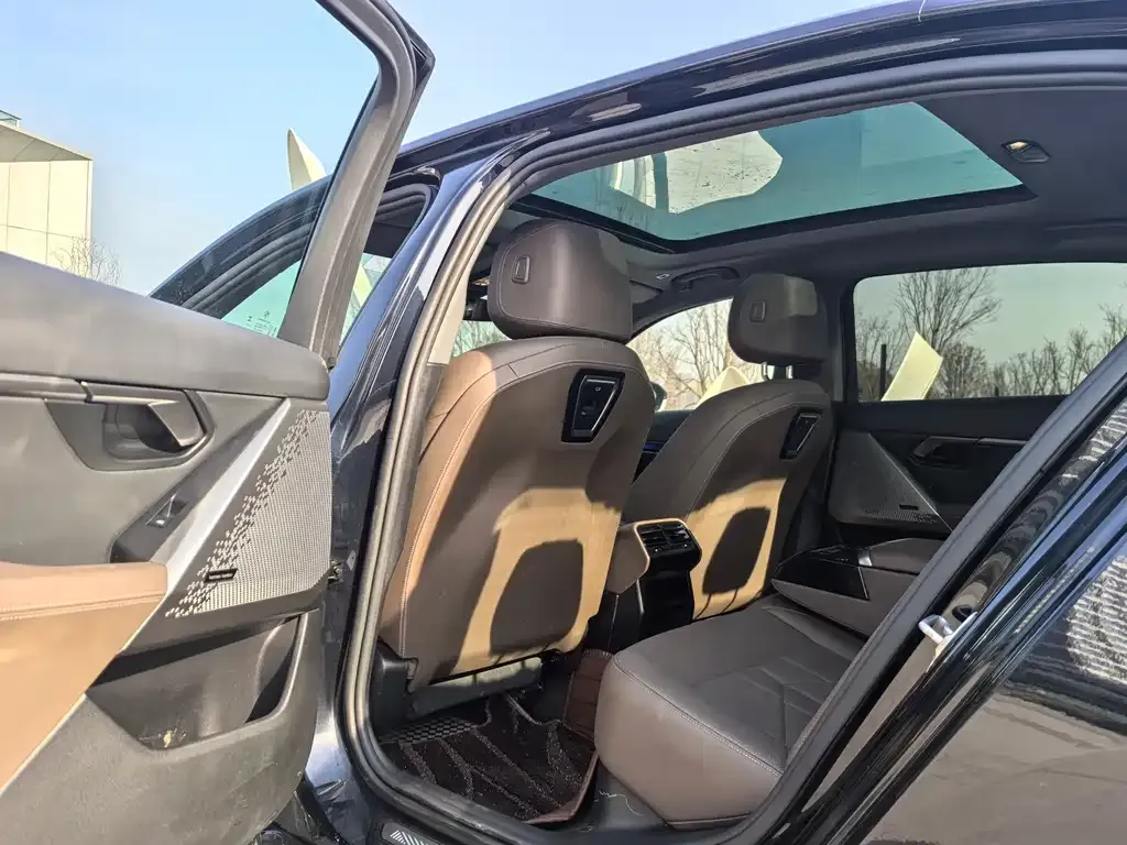 BMW 5 Series 2025 из CN, фото 4