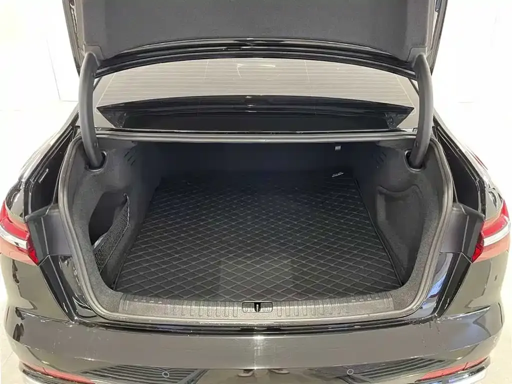 Audi A6L 2025 из CN, фото 6