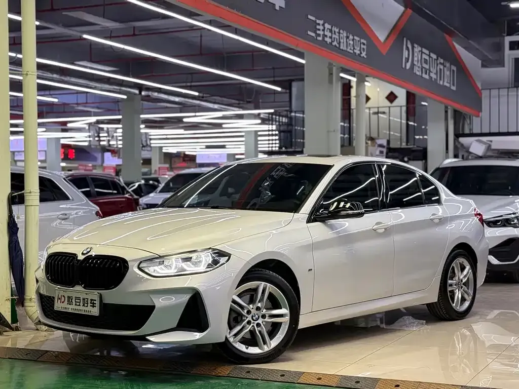 BMW 1 Series 2021 из CN, фото 1
