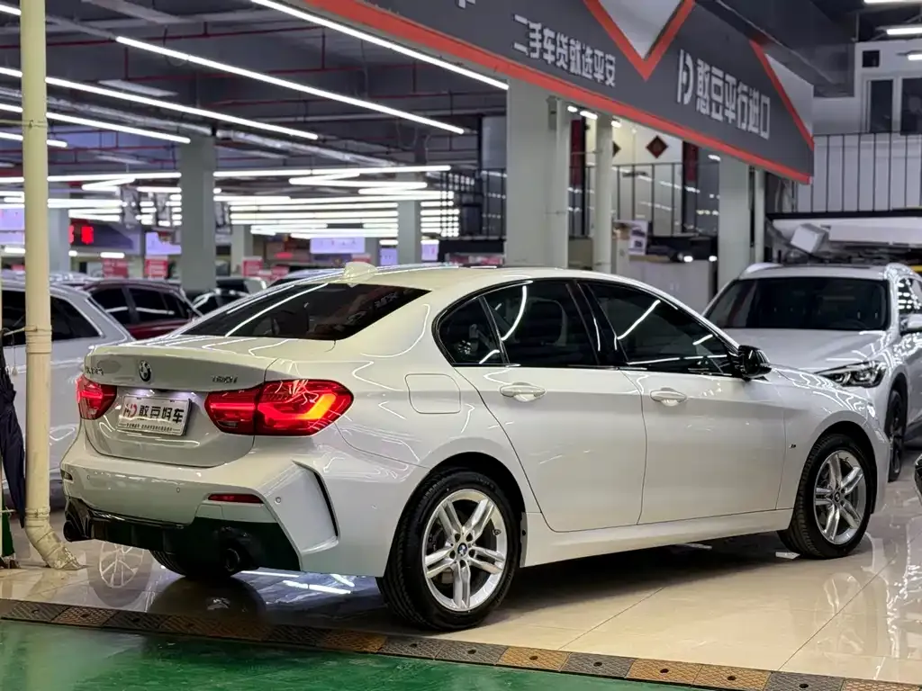 BMW 1 Series 2021 из CN, фото 2