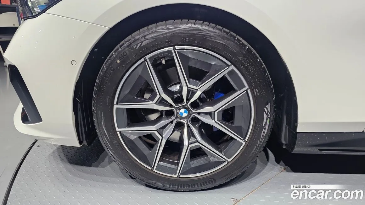 BMW 5-Series 2025 из KR, фото 3