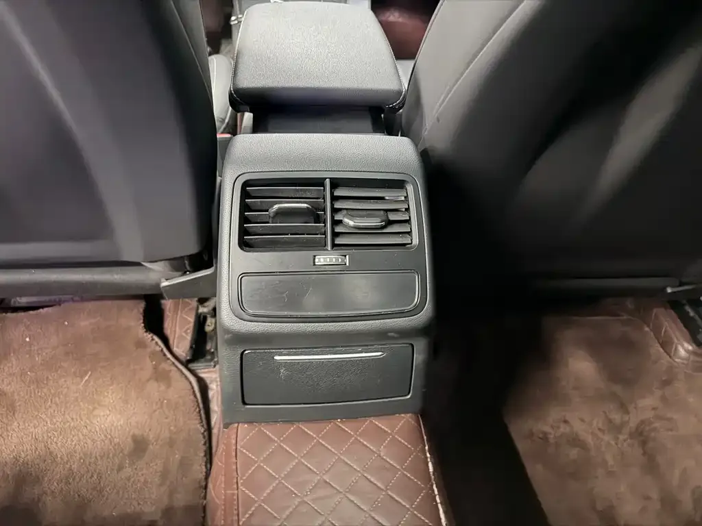Audi A4L 2022 из CN, фото 9