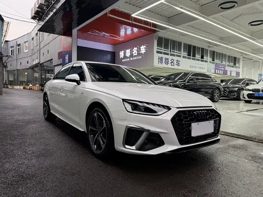 Audi A4L 2022 из CN, фото 6