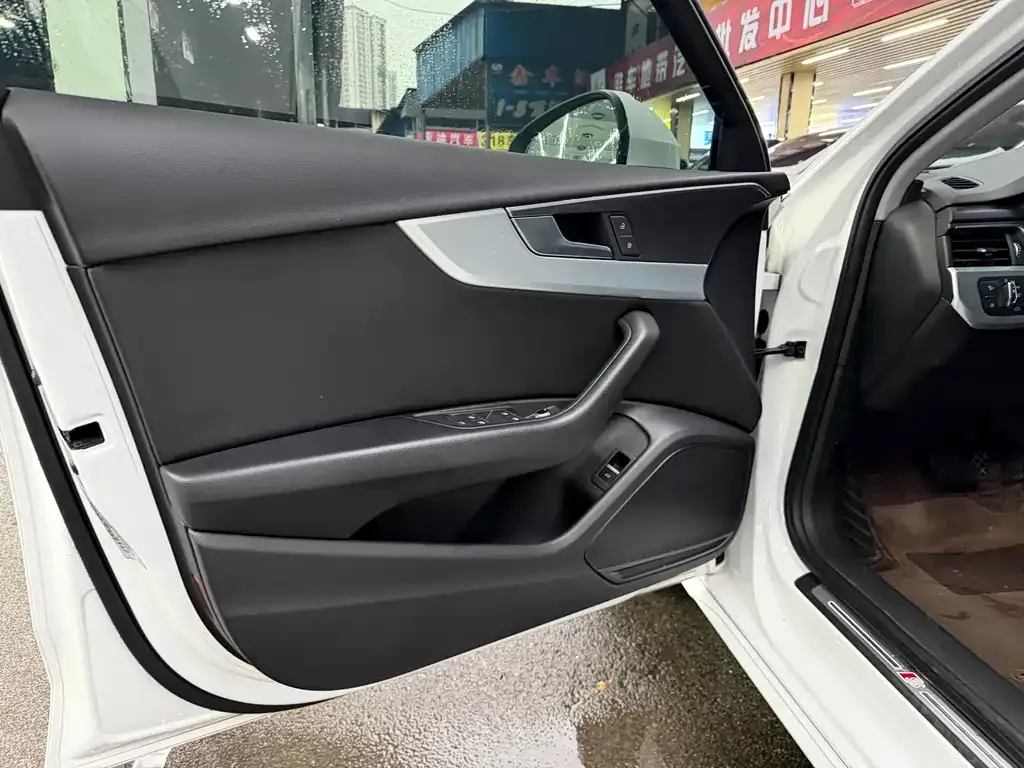 Audi A4L 2022 из CN, фото 3