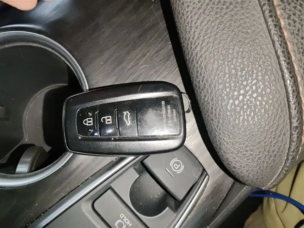 Toyota Camry 2023 из CN, фото 4