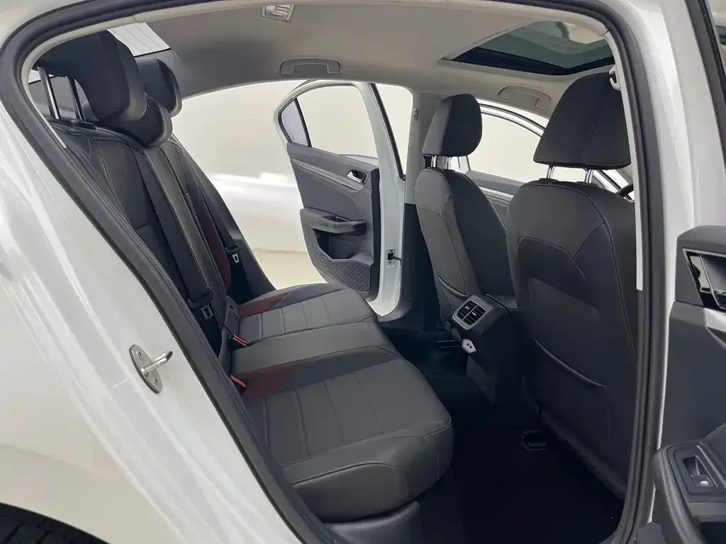 Volkswagen Bora 2021 из CN, фото 10