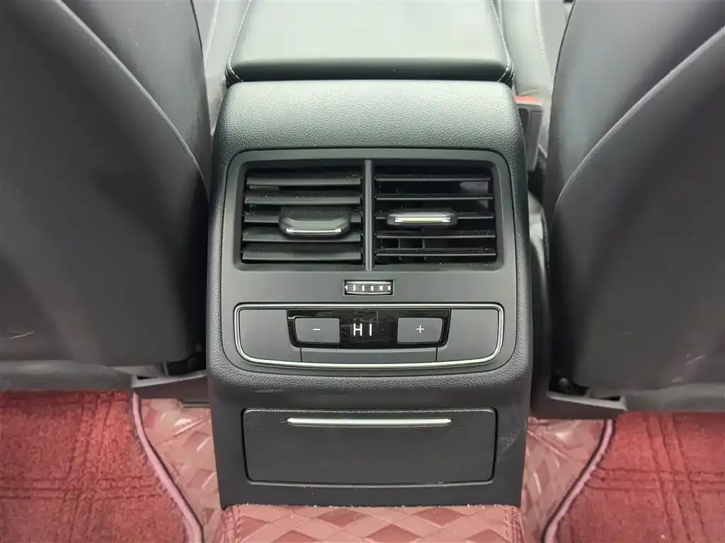 Audi A4L 2024 из CN, фото 3