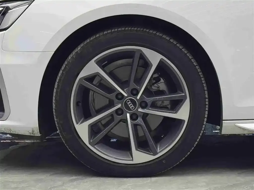 Audi A4L 2024 из CN, фото 5