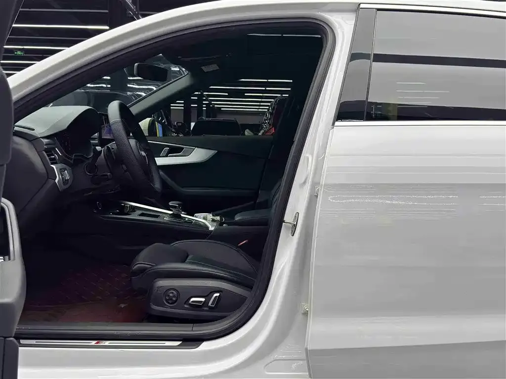 Audi A4L 2024 из CN, фото 9