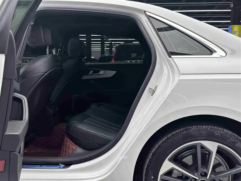 Audi A4L 2024 из CN, фото 8