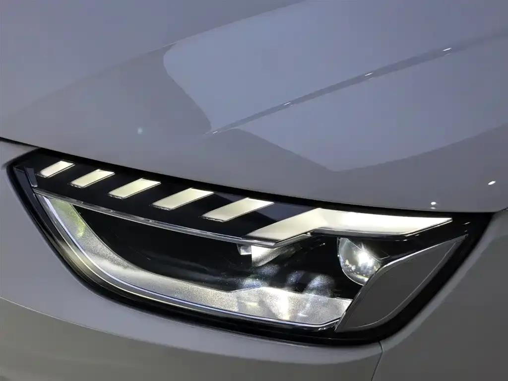 Audi A4L 2023 из CN, фото 3