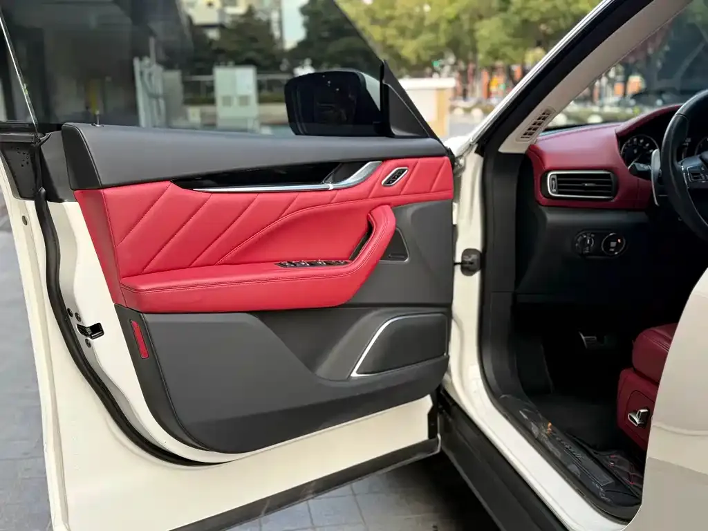 Maserati Levante 2023 из CN, фото 10