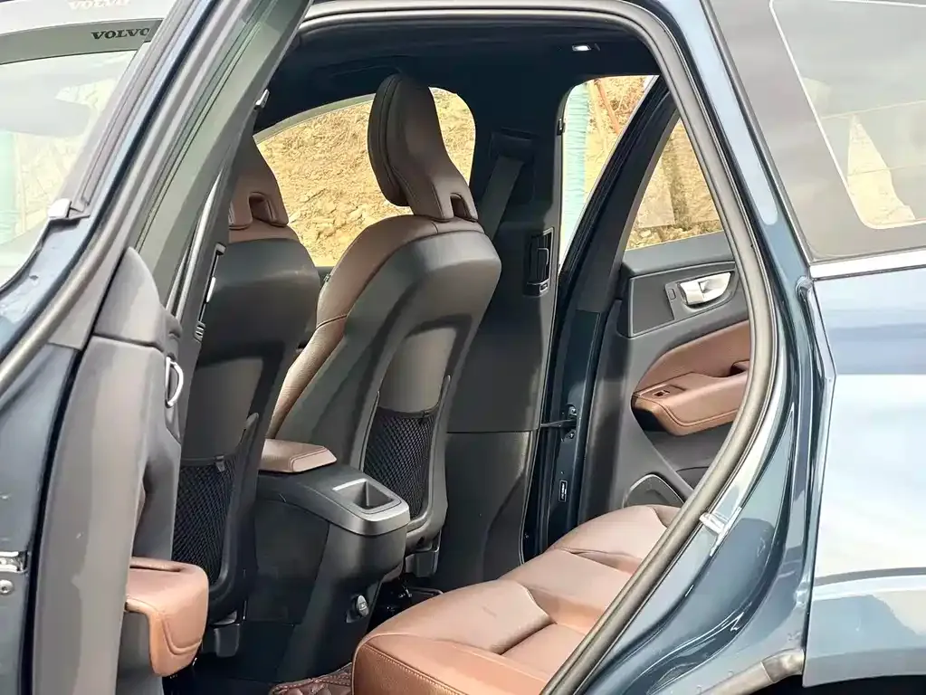 Volvo XC60 2021 из CN, фото 9