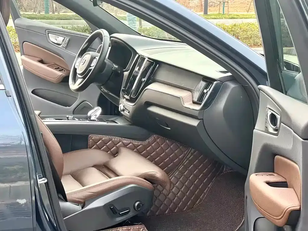 Volvo XC60 2021 из CN, фото 3