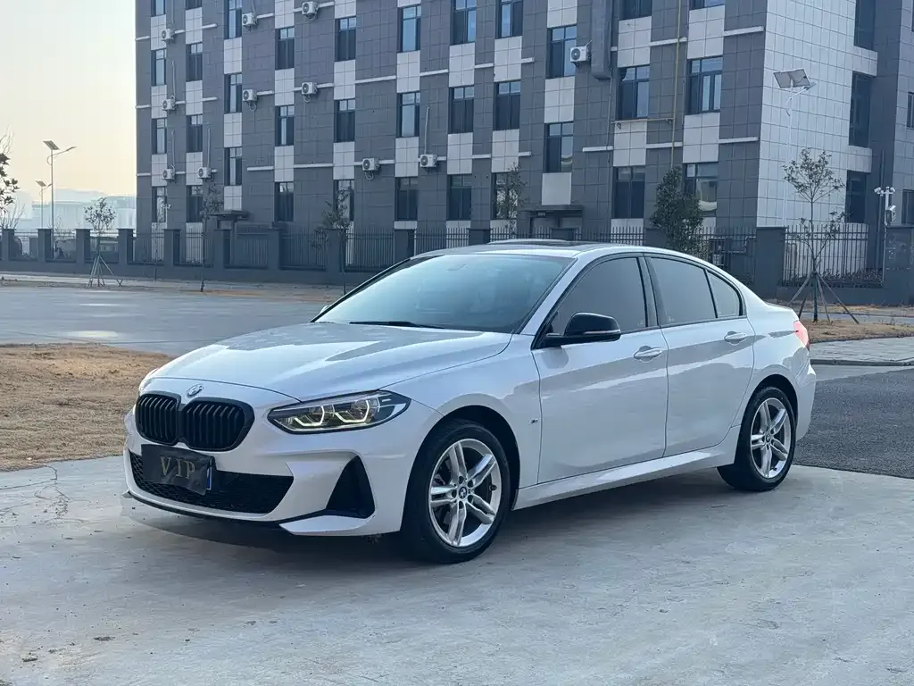 BMW 1 Series 2022 из CN, фото 1