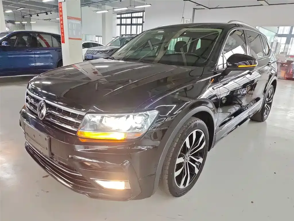 Volkswagen Tiguan L — фото 2