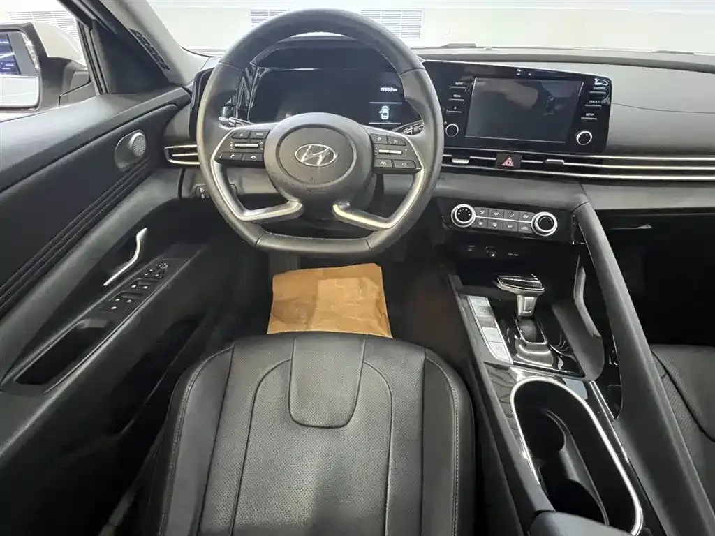 Hyundai Elantra 2023 из CN, фото 10