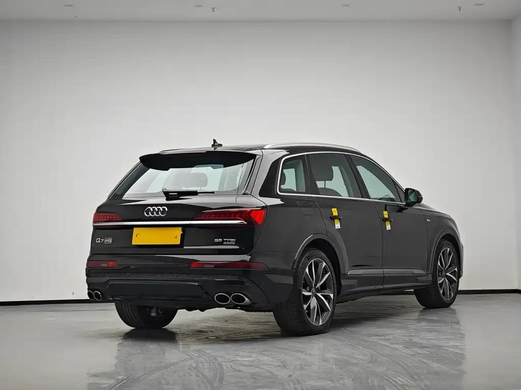 Audi Q7 2024 из CN, фото 9